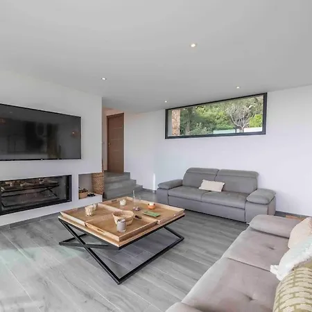 Ivona - De Luxe Avec Piscine Chauffee A Santa-giulia Villa *