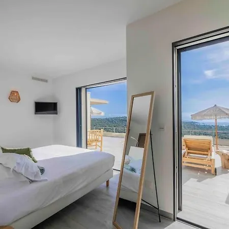 Ivona - De Luxe Avec Piscine Chauffee A Santa-giulia * Porto-Vecchio (Corsica)