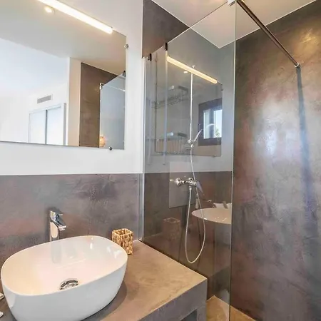 Ivona - De Luxe Avec Piscine Chauffee A Santa-giulia *