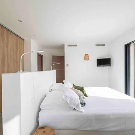 Ivona - De Luxe Avec Piscine Chauffee A Santa-giulia بورتو فيكشْيو