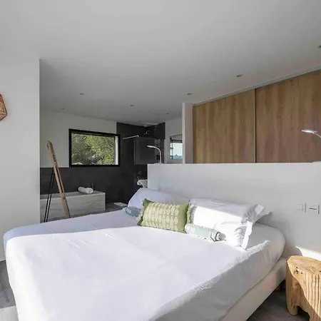 Ivona - De Luxe Avec Piscine Chauffee A Santa-giulia Villa