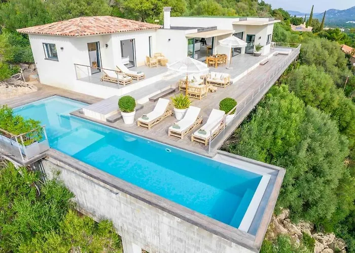 Villa Ivona - De Luxe Avec Piscine Chauffée à Santa-giulia